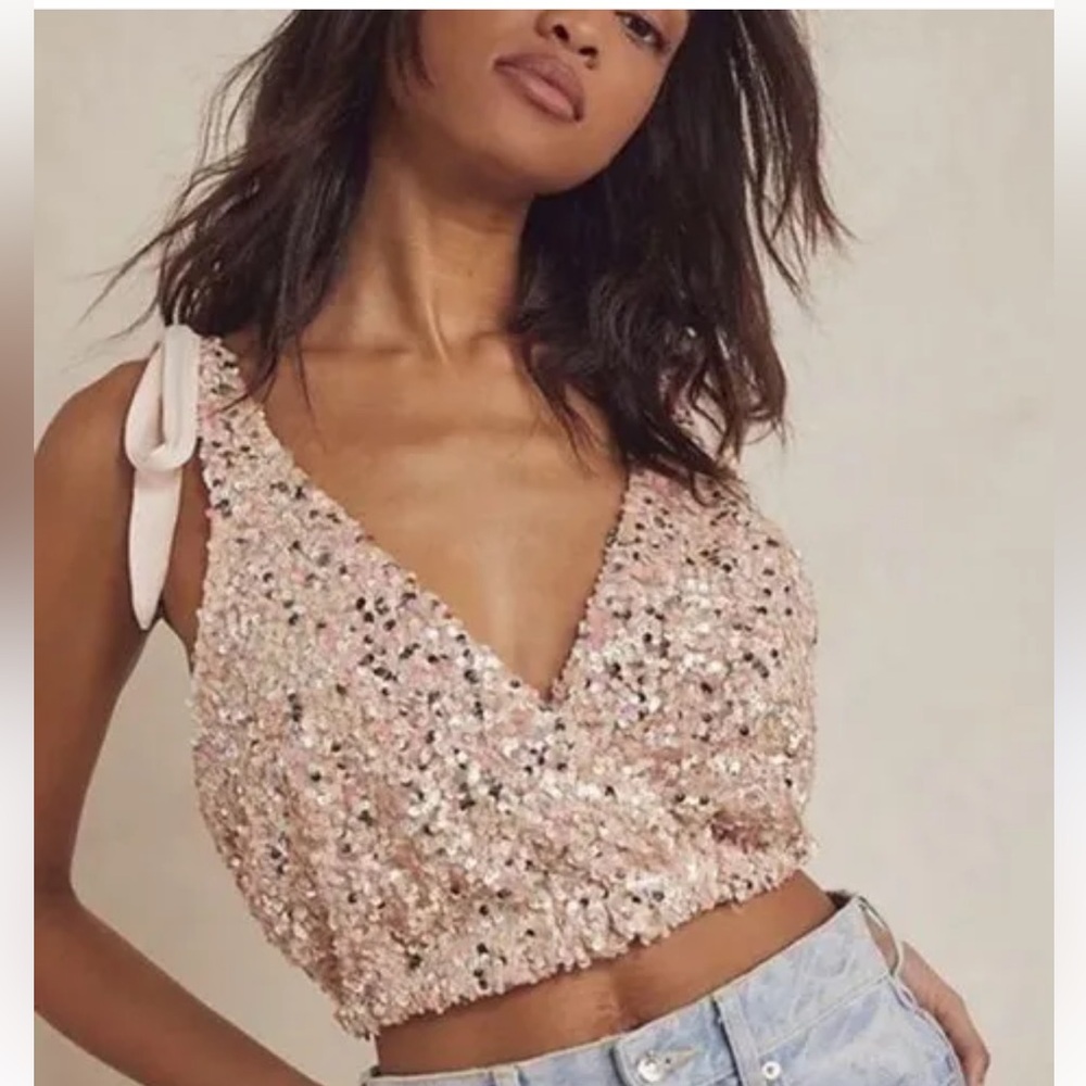 Free People Sequin Big Night crop top
Size XS! Perfect party sparkle ✨
